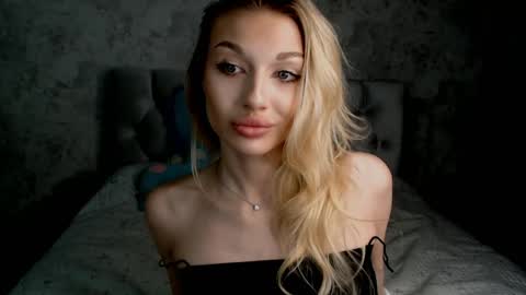Snapshot of ellamilla chatting on 06.02.26 ellamilla online show from 06.02.26
