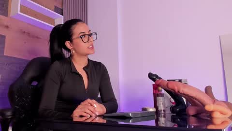  ella  online show from 09.22.25