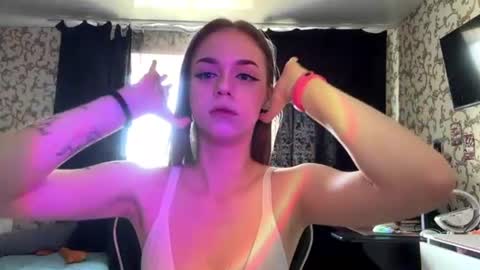 Snapshot of ellashenkel chatting on 07.21.26 angel online show from 07.21.26