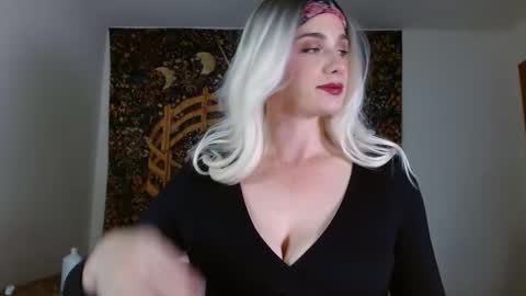 Ella Sibyl online show from 09.15.25