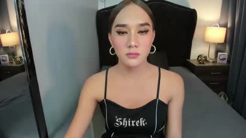 Snapshot of ellats_18 chatting on 12.22.24 Sophia online show from 12.22.24