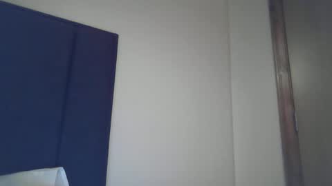 elle010843 online show from 11.14.25