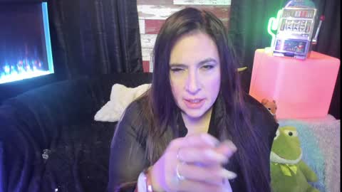 ELLE online show from 01.22.25