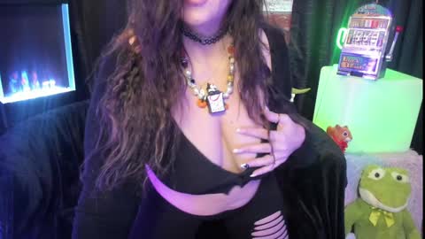 ELLE online show from 01.30.25