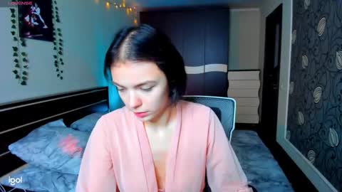 Snapshot of elle_blair chatting on 09.30.25 Luna online show from 09.30.25