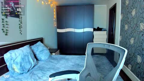 Snapshot of elle_blair chatting on 10.07.25 Luna online show from 10.07.25