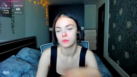 Snapshot of elle_blair chatting on 10.08.25 Luna online show from 10.08.25