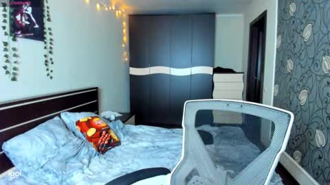 Snapshot of elle_blair chatting on 10.22.25 Luna online show from 10.22.25