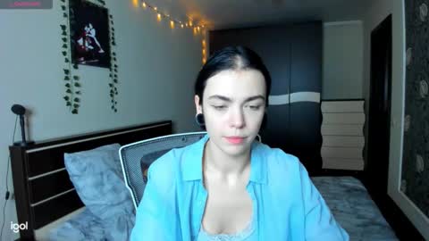 Snapshot of elle_blair chatting on 10.27.25 Luna online show from 10.27.25