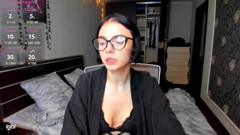 Snapshot of elle_blair chatting on 11.05.25 Luna online show from 11.05.25