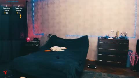 Elli   NEXT STREAM      online show from 10.31.25