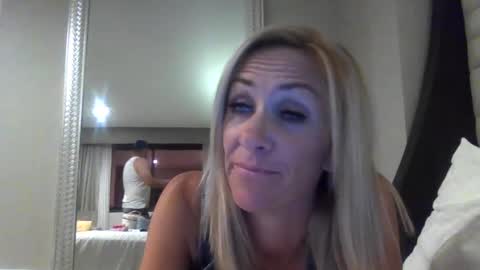 ElleNV online show from 09.30.25