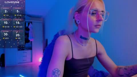 Snapshot of elli_26 chatting on 07.09.26 Ellie online show from 07.09.26