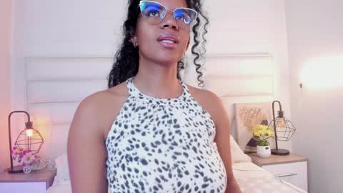  Ellie   online show from 12.05.24