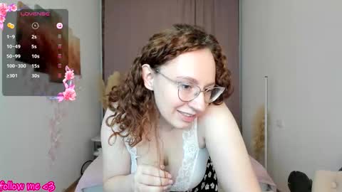 Snapshot of ellie_coy_ chatting on 10.04.25 Ellie online show from 10.04.25