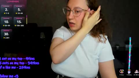 Snapshot of ellie_coy_ chatting on 11.09.25 Ellie online show from 11.09.25