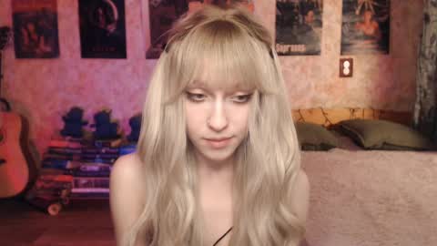 ellie_friendly online show from 02.17.25