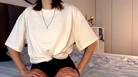 Snapshot of ellie_hollow chatting on 09.10.25 Ellie online show from 09.10.25