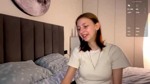 Snapshot of ellie_hollow chatting on 09.12.25 Ellie online show from 09.12.25