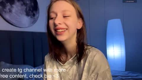 Snapshot of ellie_hollow chatting on 11.01.25 Ellie online show from 11.01.25