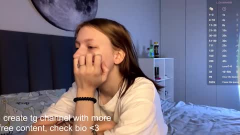 Snapshot of ellie_hollow chatting on 11.02.25 Ellie online show from 11.02.25