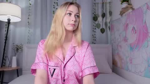 Snapshot of ellie_hollow chatting on 02.13.26 Ellie online show from 02.13.26