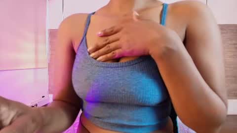 Snapshot of elliee_alves chatting on 07.03.26 elliee_alves online show from 07.03.26