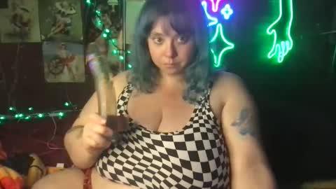 Ellie Louise online show from 12.21.24