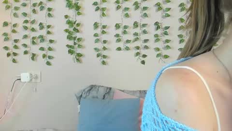 Snapshot of ellierough chatting on 06.17.26 ellierough online show from 06.17.26