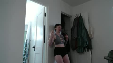 Ellie Rowyn online show from 04.10.26