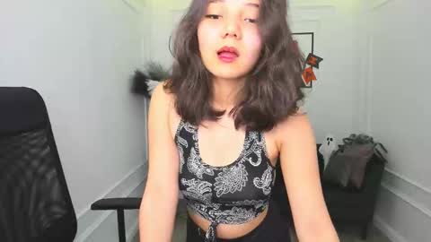 Snapshot of ellievensda chatting on 10.31.25 ellievensda online show from 10.31.25