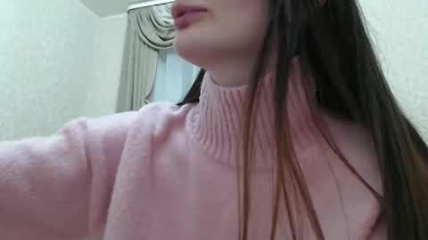 Snapshot of elliewalkersdreamgirl chatting on 12.13.24 Effie1818 online show from 12.13.24