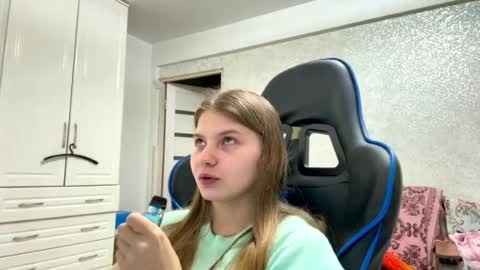 Snapshot of ellina_ chatting on 08.06.26 Elly online show from 08.06.26