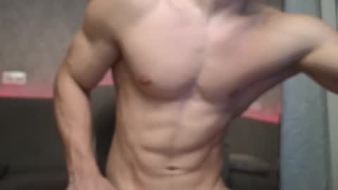 Snapshot of elliot_muscle04 chatting on 10.30.25 elliot_muscle04 online show from 10.30.25