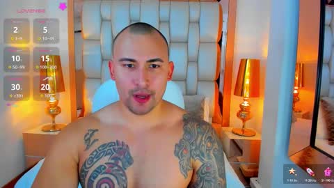 Snapshot of elliott_veelez chatting on 10.29.25 E L L I O T V E L E Z online show from 10.29.25