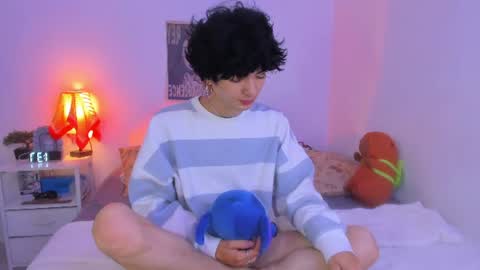Snapshot of elliotvolkov chatting on 06.19.26 elliotvolkov online show from 06.19.26