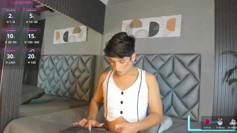 Snapshot of ellis_brown chatting on 11.02.25 Ellis online show from 11.02.25