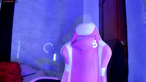 Snapshot of ellis_brown chatting on 11.04.25 Ellis online show from 11.04.25