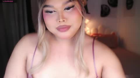Snapshot of ellise_husson chatting on 07.18.26 Ellise online show from 07.18.26