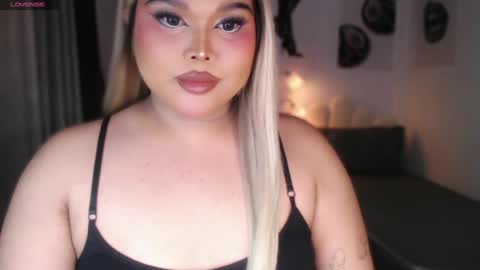Snapshot of ellise_husson chatting on 07.26.26 Ellise online show from 07.26.26