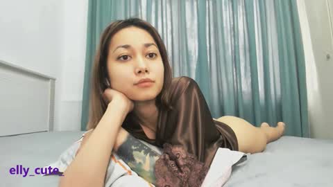 Snapshot of elly_cute_ chatting on 11.05.25 Elly Cute online show from 11.05.25