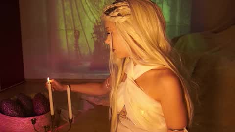 Snapshot of elly_fry chatting on 10.12.25 Art Place online show from 10.12.25