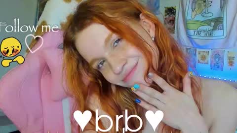 Snapshot of elly_milas chatting on 10.21.25 Elly Fansly online show from 10.21.25