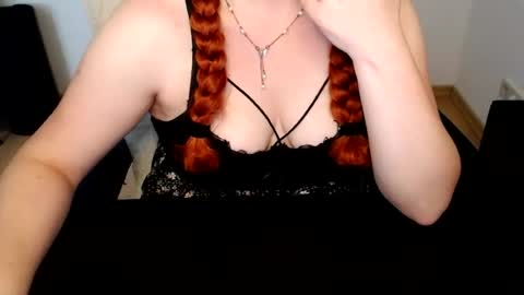 Snapshot of elly_petite chatting on 07.01.26 Elly online show from 07.01.26