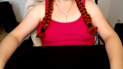 Snapshot of elly_petite chatting on 07.04.26 Elly online show from 07.04.26
