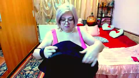 ellyhot53 online show from 02.26.25