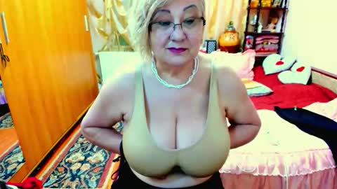 ellyhot53 online show from 05.15.26