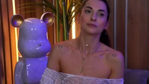 Elly online show from 04.18.26