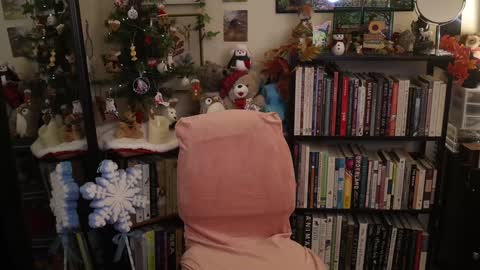 Elly Naomi online show from 12.20.25