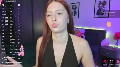 Snapshot of ellypeach chatting on 09.30.25 EllyPeach online show from 09.30.25